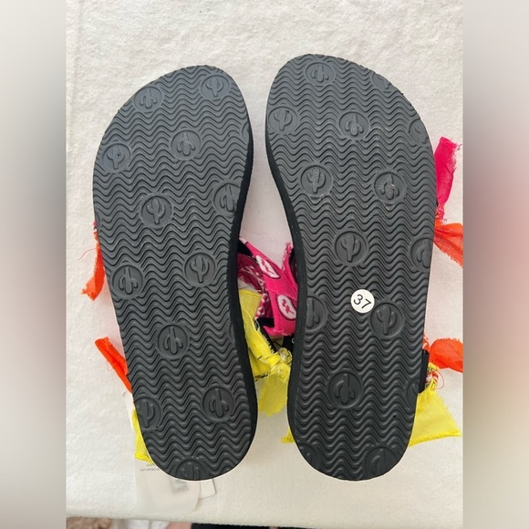 Arizona Love handmade sandals multi colored paisley print, Velcro straps NWT 37 - Picture 6 of 7